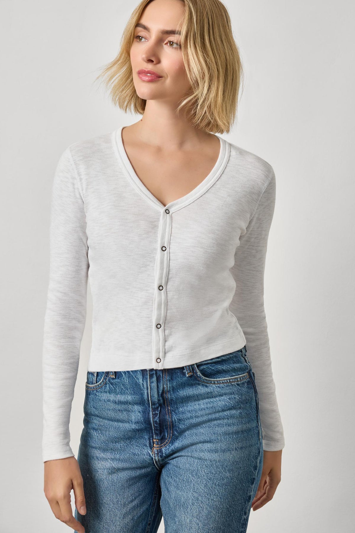 LILLA P-Ribbed Slub Snap V-Neck White