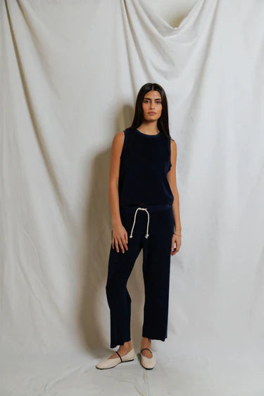 PERFECR WHITE TEE- Eliana Loop Terry Capri Pant