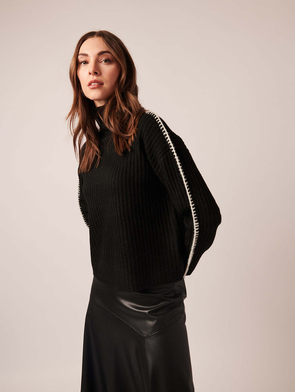 LINE-Trinity Turtleneck Nightfall Raven