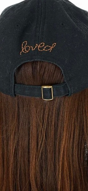 KERRI ROSENTHAL-KR Imperfect Heart Hat Black Brown