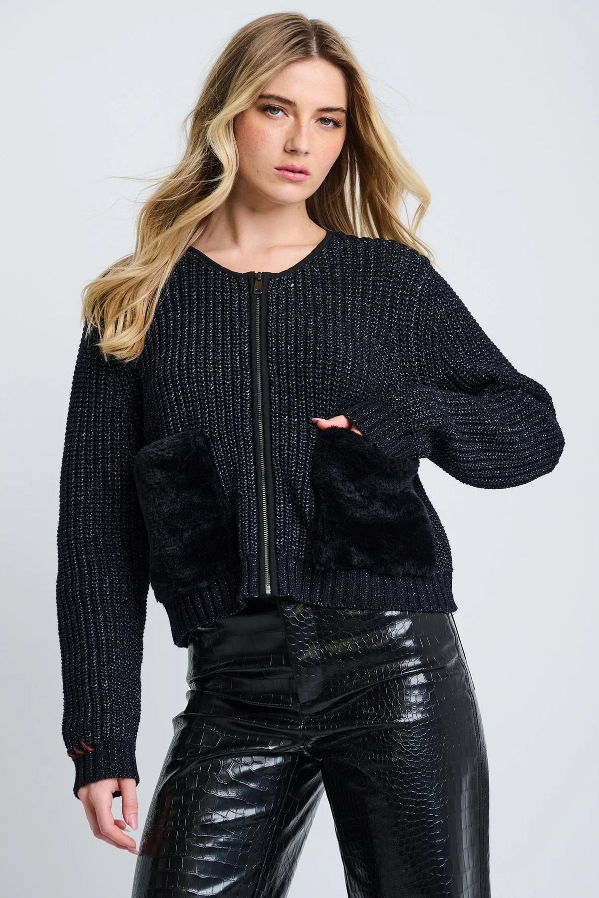 LISA TODD-Pocket Puff Black