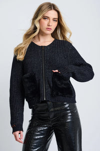 LISA TODD-Pocket Puff Black