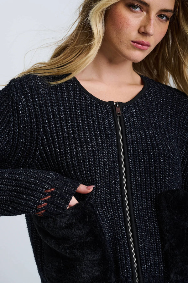 LISA TODD-Pocket Puff Black