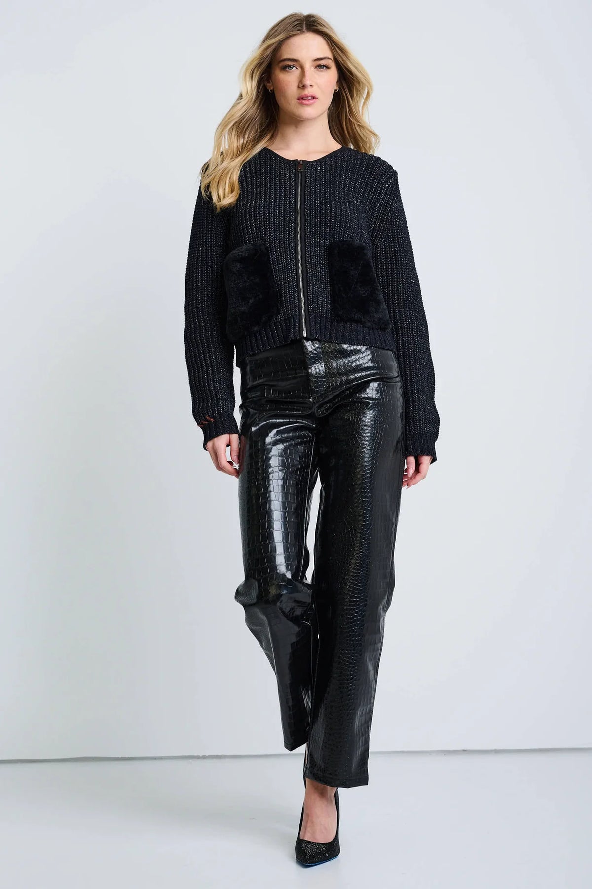 LISA TODD-Pocket Puff Black