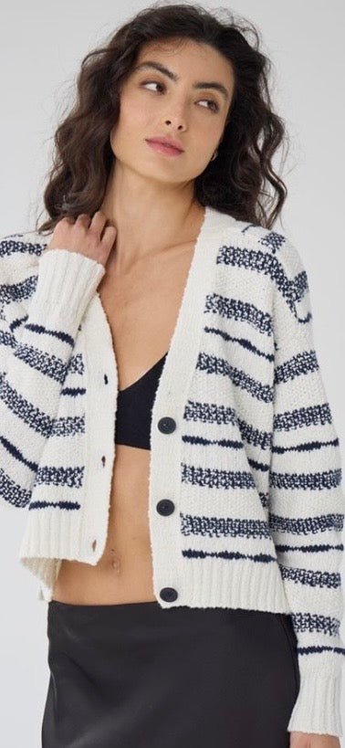 AUTUMN CASHMERE-Cropped V Neck Cardigan in 2 Tone Texture Stitch White/Navy
